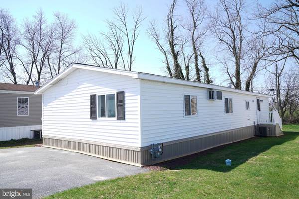 New Holland, PA 17557,184 AMBER CIR