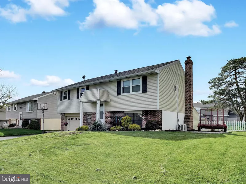 810 LILAC LN, Reading, PA 19606