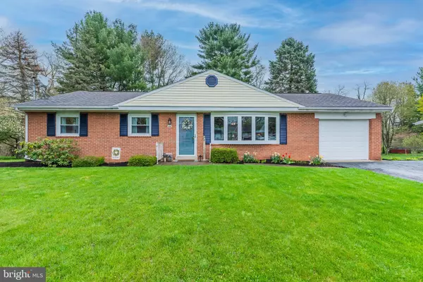 22 WINDING HILL DR, Mechanicsburg, PA 17055