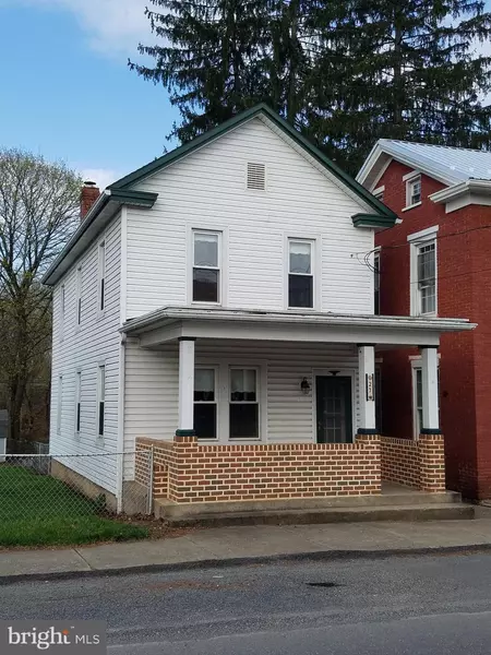 27 N MARKET ST, Millerstown, PA 17062