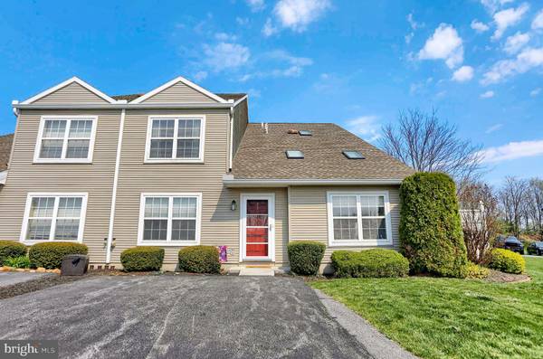 73 COURTYARD DR, Carlisle, PA 17013