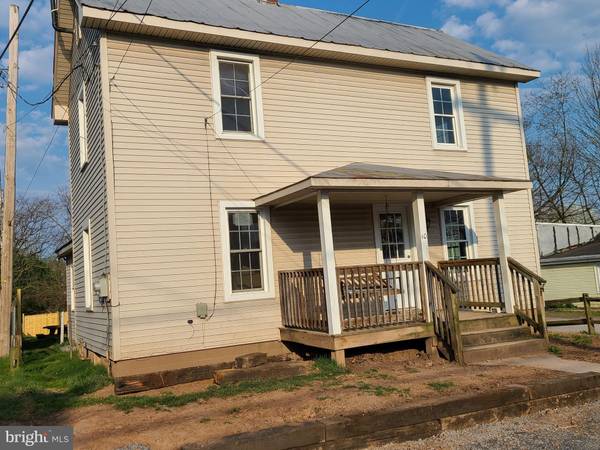 10 MAPLE ST, Gettysburg, PA 17325