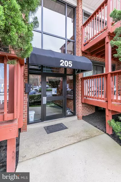 205 SKYHILL RD #4, Alexandria, VA 22314