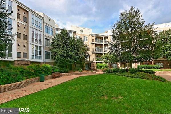 5563 SEMINARY RD #211, Falls Church, VA 22041