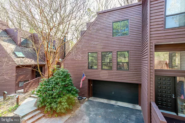 2007 TURTLE POND DR, Reston, VA 20191