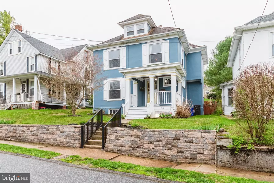 35 GLEN AVE, Glen Rock, PA 17327