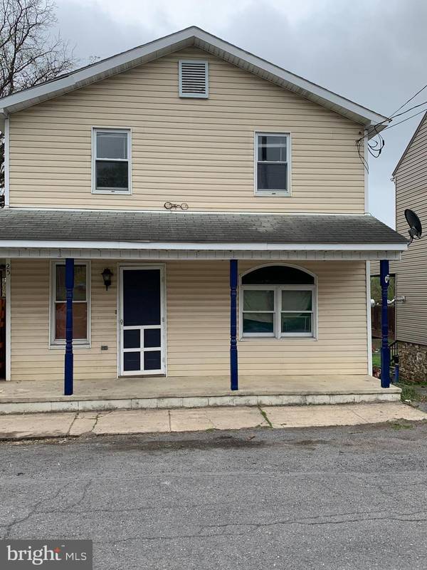 25 1ST ST, Port Royal, PA 17082