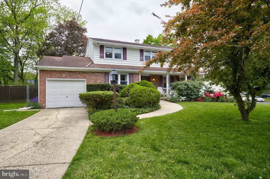 1527 HILLSIDE DR, Cherry Hill, NJ 08003