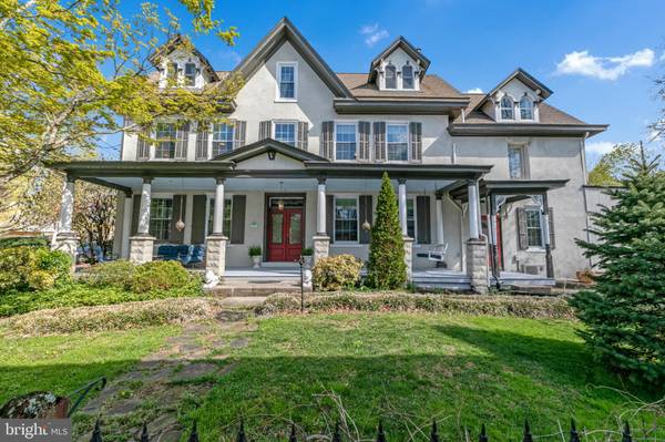 10 YARDLEY AVE, Fallsington, PA 19054