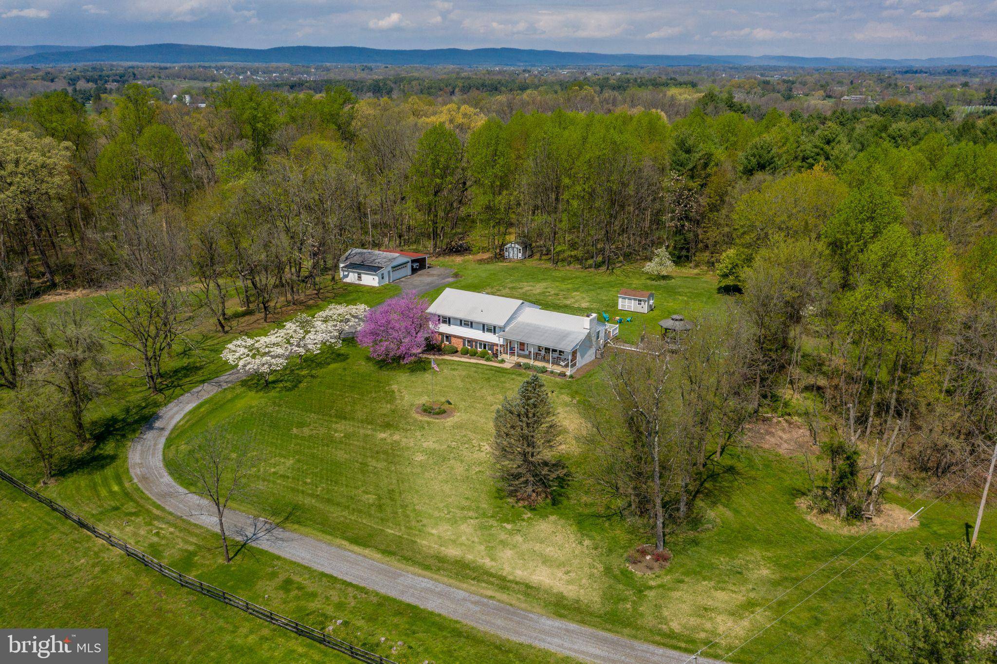Hamilton, VA 20158,16727 SOMMERTIME LN