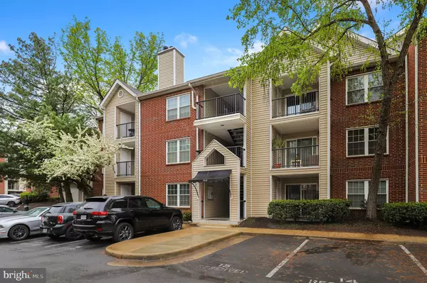 Alexandria, VA 22302,3312 WYNDHAM CIR #305