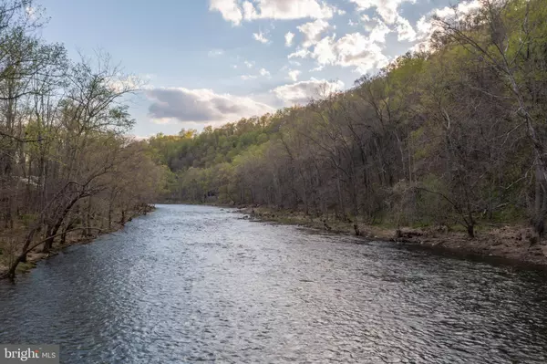 Great Cacapon, WV 25422,6958 ROCKFORD ROAD