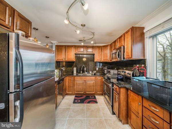 Springfield, VA 22152,6050 HOLLOW KNOLL CT