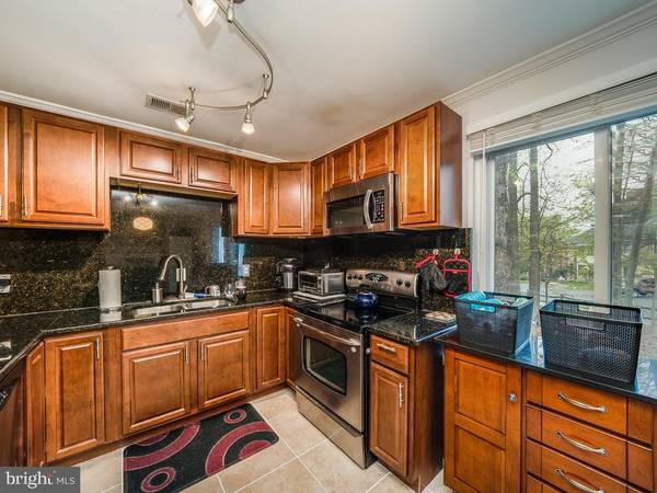 Springfield, VA 22152,6050 HOLLOW KNOLL CT