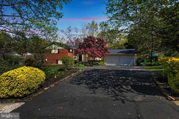 6822 VALLEY BROOK DR, Falls Church, VA 22042