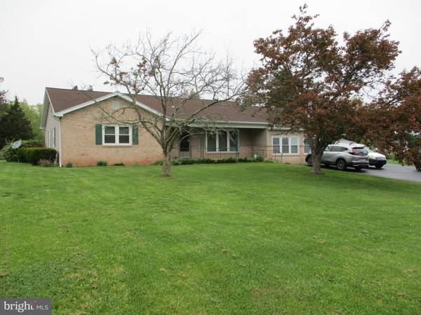 66 APPLE AVE, Gettysburg, PA 17325