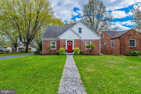 304 E MARBLE ST, Mechanicsburg, PA 17055