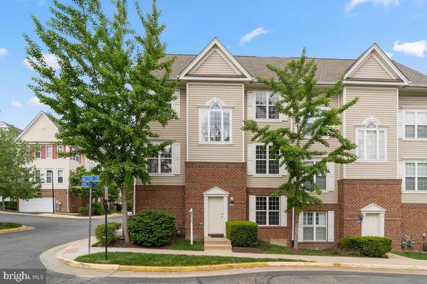 8050 NICOSH CIRCLE LN #42, Falls Church, VA 22042