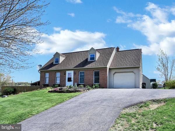 2702 SHUMAKER RD, Manheim, PA 17545