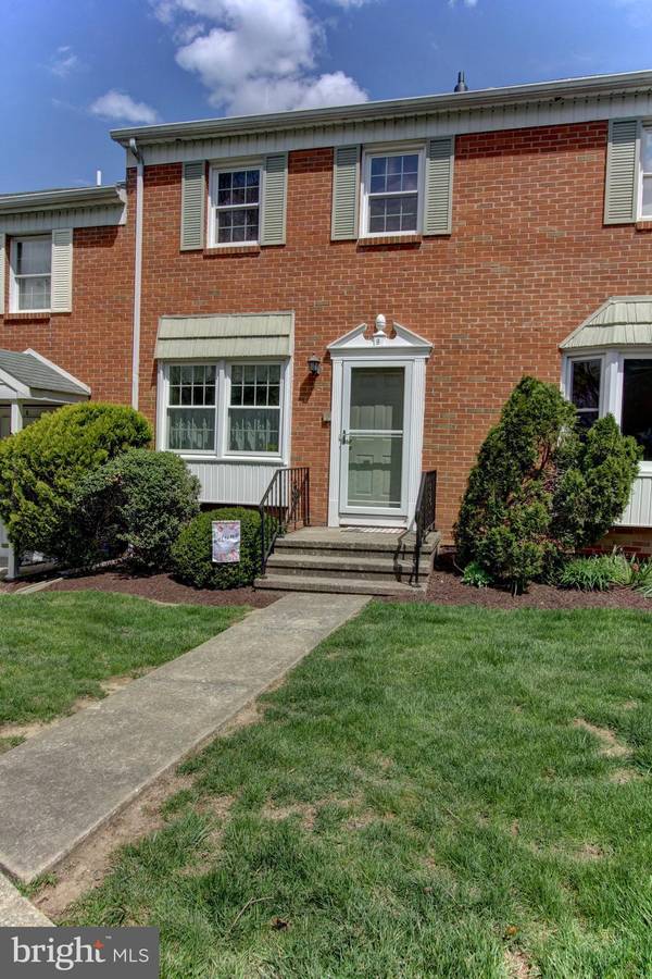 9 FAIRFAX VLG, Harrisburg, PA 17112