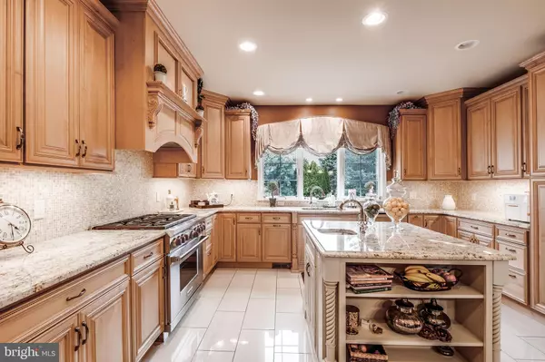 Princeton Junction, NJ 08550,8 DEY FARM RD