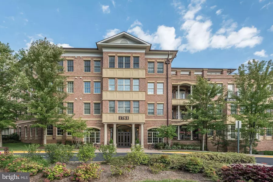 1781 CHAIN BRIDGE RD #206, Mclean, VA 22102