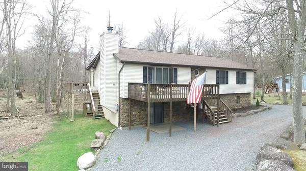 122 WYALUSING DR, Pocono Lake, PA 18347