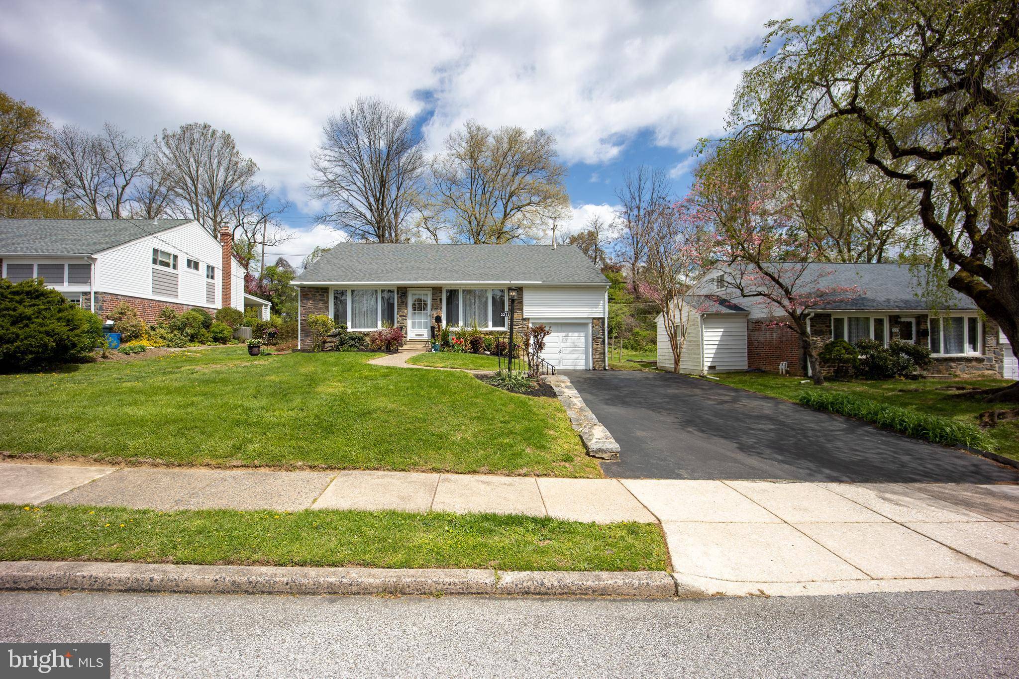 Broomall, PA 19008,2211 RHONDA RD