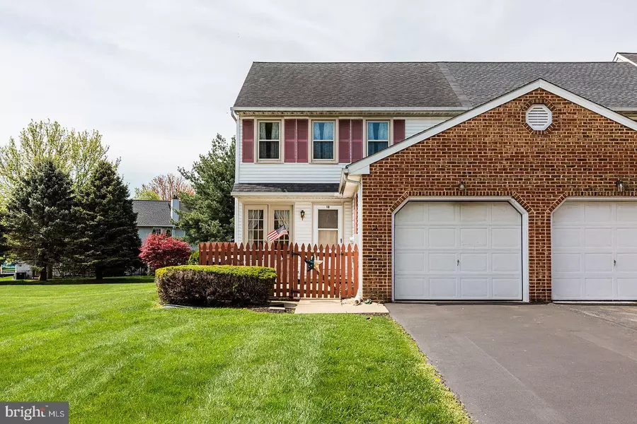 18 TOWNSEND CT, Lancaster, PA 17603