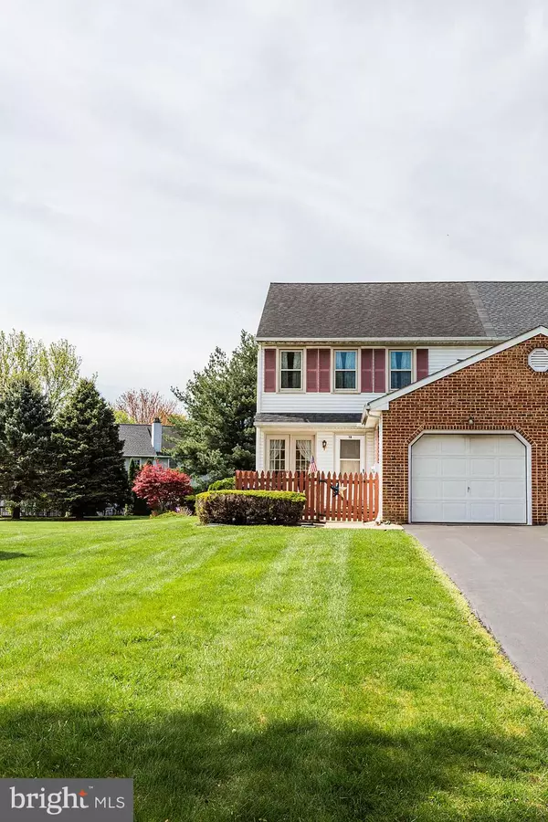 Lancaster, PA 17603,18 TOWNSEND CT