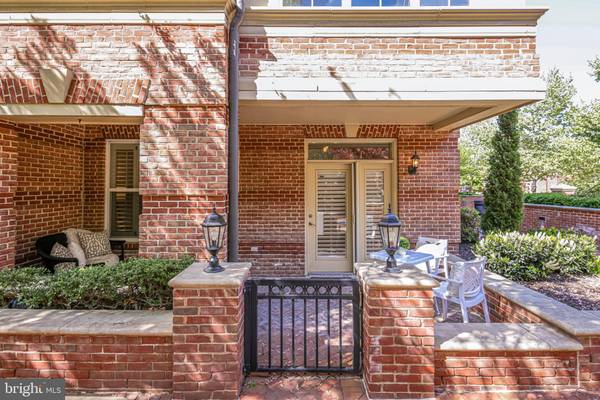 320 S WEST ST #110, Alexandria, VA 22314