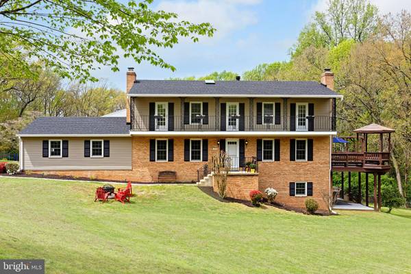 11318 HUNT FARM LN, Oakton, VA 22124