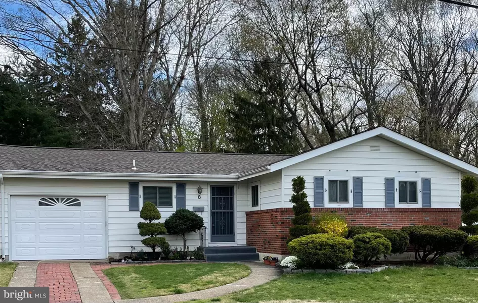 8 PERRO PL, Hamilton, NJ 08690