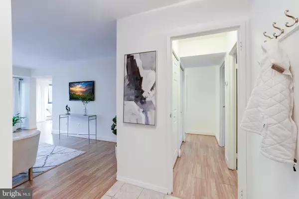 Reston, VA 20191,2045 ROYAL FERN CT #12B