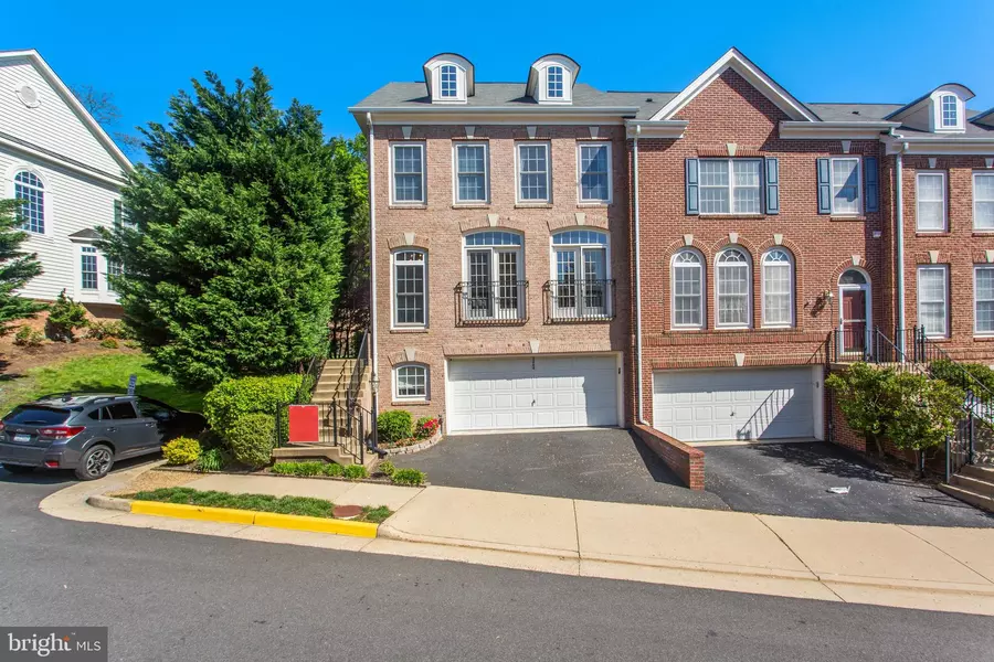 3364 WILTON CREST CT, Alexandria, VA 22310