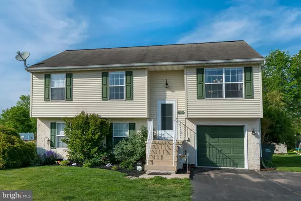 4190 HILLVIEW CT, Dover, PA 17315