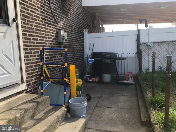 Philadelphia, PA 19135,7110 VANDIKE ST