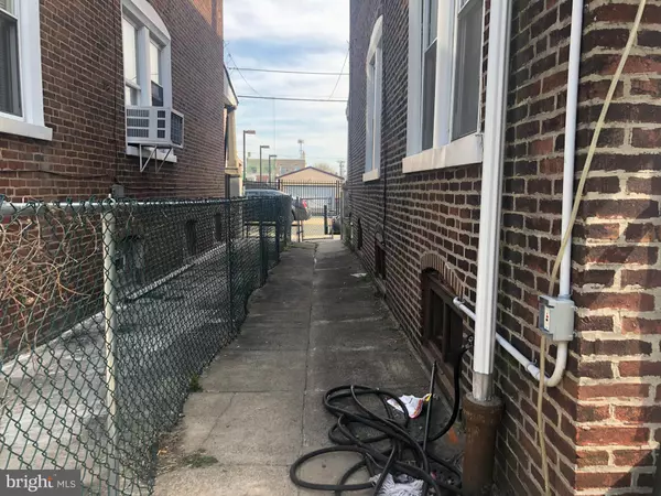 Philadelphia, PA 19135,7110 VANDIKE ST