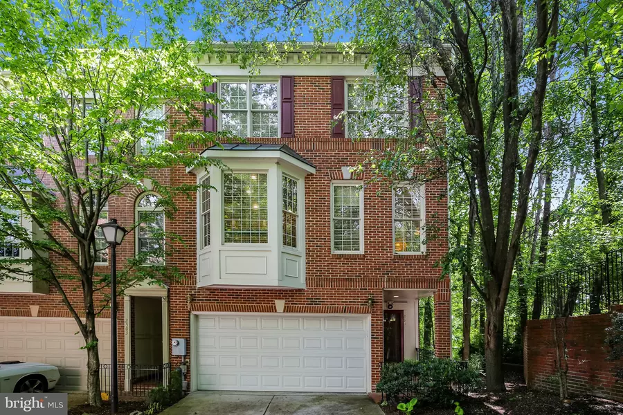 2501 GADSBY PL, Alexandria, VA 22311