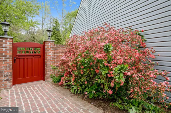 Alexandria, VA 22315,7001 GREEN GLADE CT