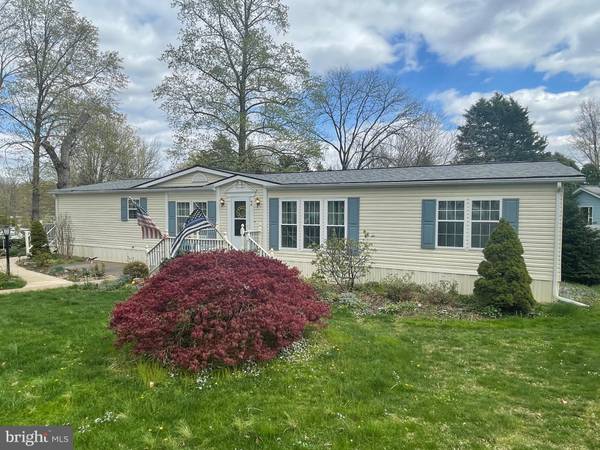 2 HICKORY DR, Quakertown, PA 18951