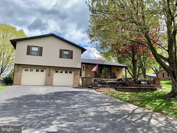 430 LARKSPUR LN, Chambersburg, PA 17202