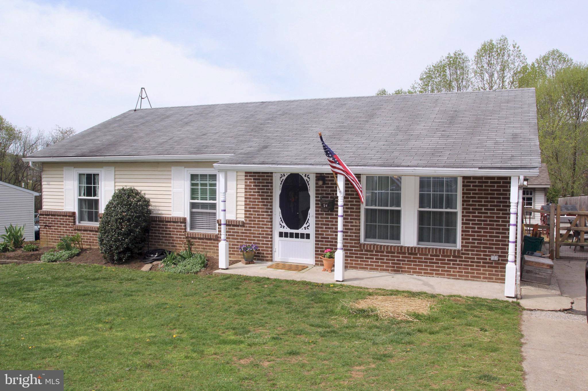 24 LINDY LN, Boyertown, PA 19512