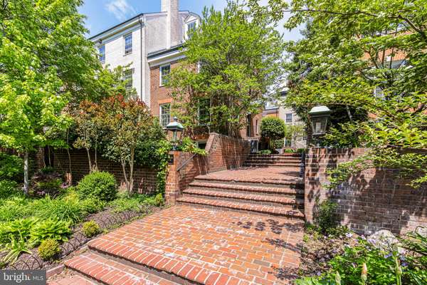 114 CAMERON MEWS, Alexandria, VA 22314