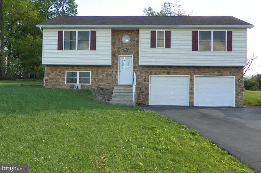 10131 CARDINAL DR, Orrstown, PA 17244