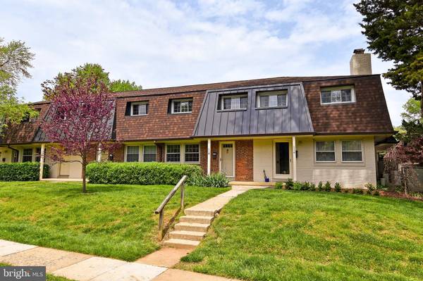 118 S VIRGINIA AVE #18, Falls Church, VA 22046