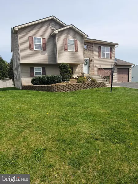 1856 BRANDYWINE LN, York, PA 17404