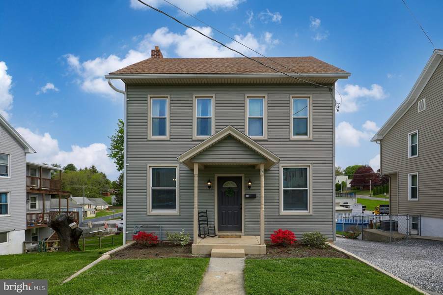 15 E BROAD ST, Dallastown, PA 17313