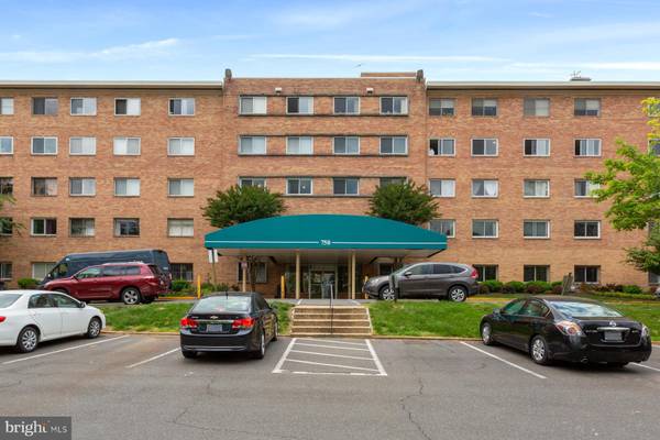 750 S DICKERSON ST #211, Arlington, VA 22204