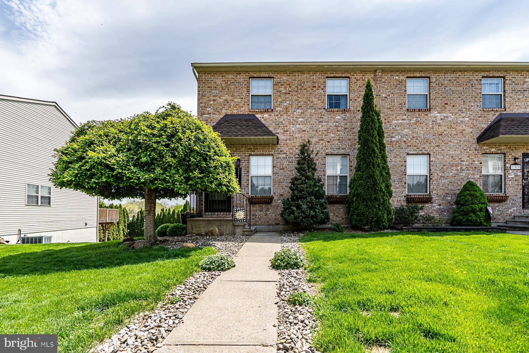111 BORO VU DR, Northampton, PA 18067